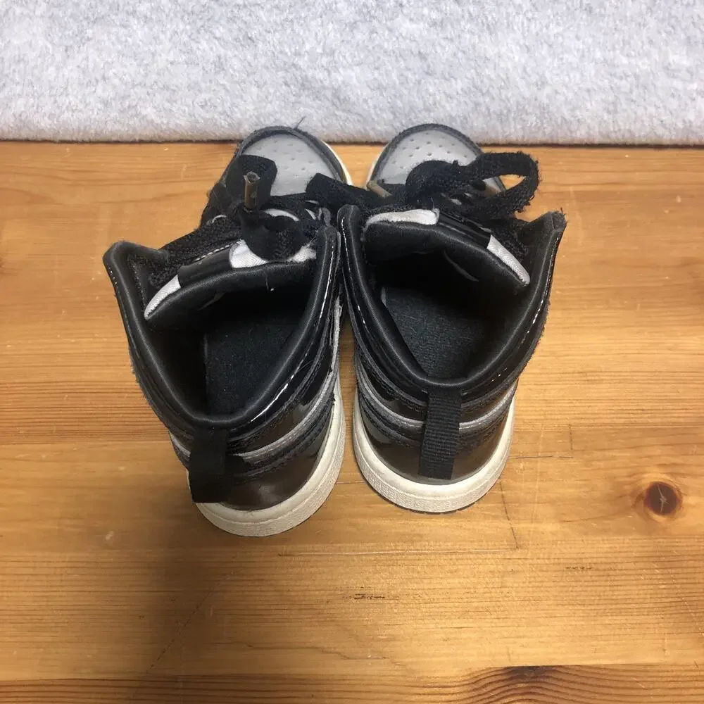 NIKE AIR JORDAN 1 MID SE (GS)BLACK/METALLIC Silver (FZ3937 001) Size 9C Child